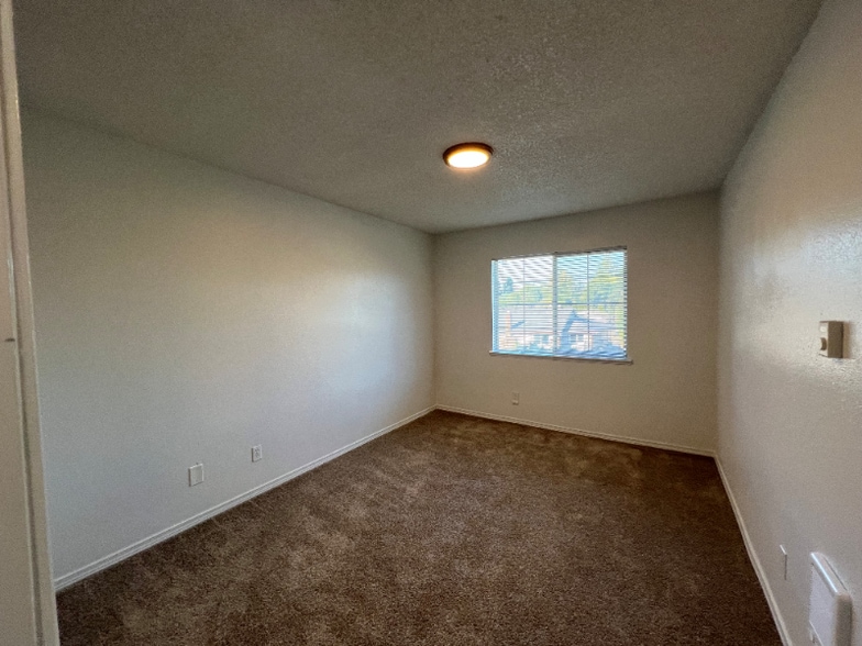Building Photo - 17260 SW Heritage Ct