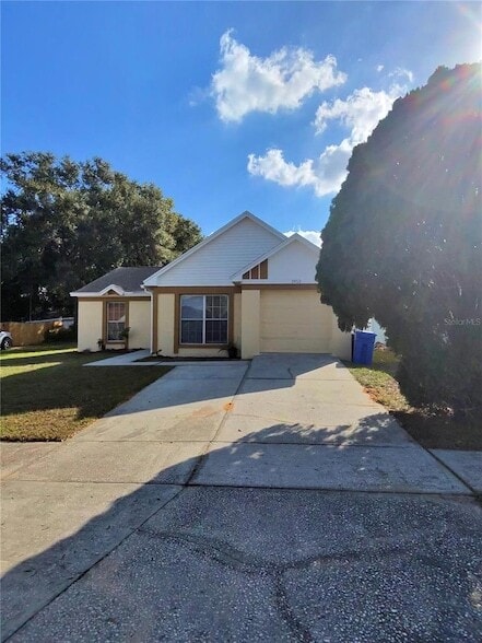 Building Photo - 1912 Crown Park Dr