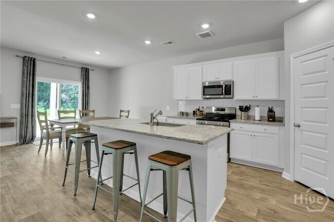 Building Photo - 106 Geranium Wy