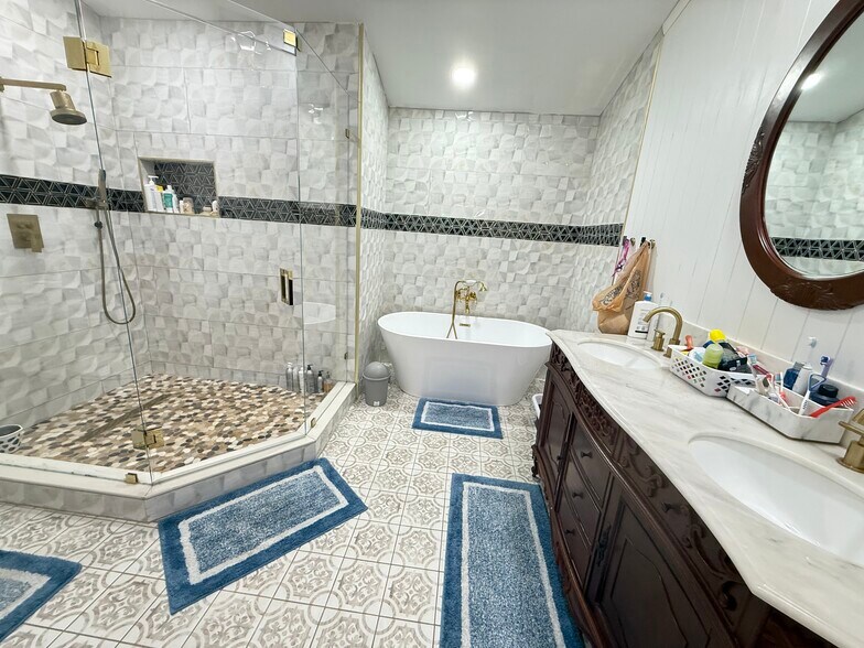 Building Photo - 6420 Via Tierra