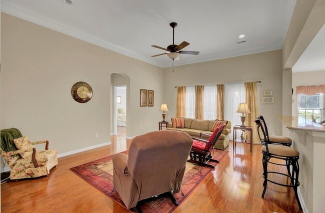 Building Photo - 160 Mayfield Dr