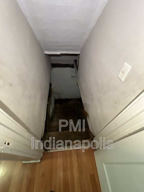 Building Photo - 310 N Riley Ave