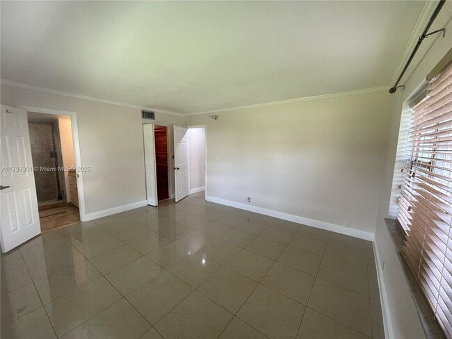 Building Photo - 2700 Riverside Dr