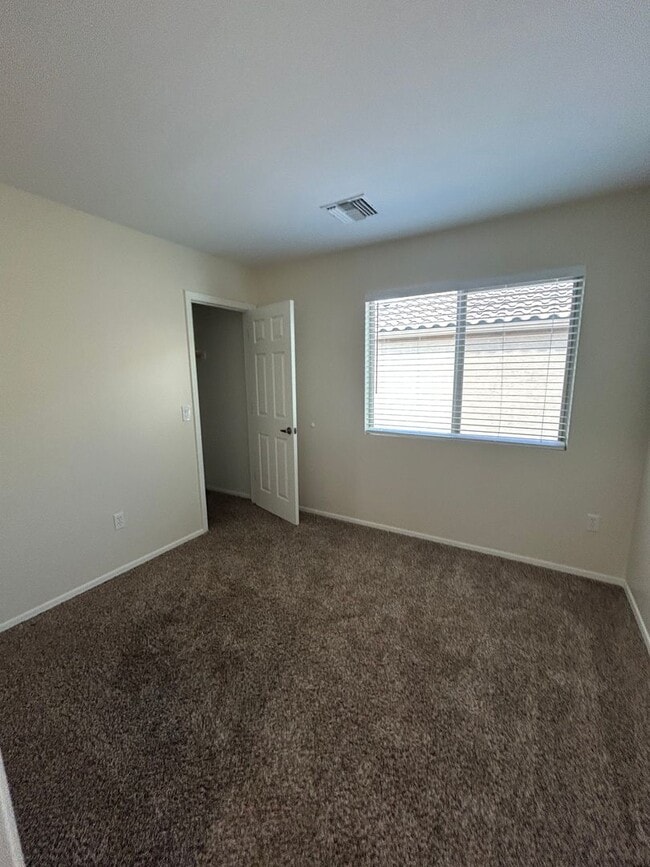 Building Photo - Three bedroom 2.5 bath two story home