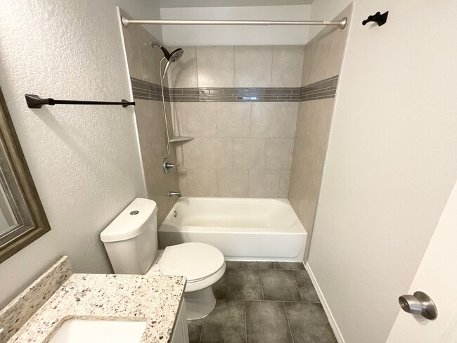 Building Photo - Outstanding 3 bedroom/2.5 bath home in established neighborhood just minutes from Lackland AFB an...