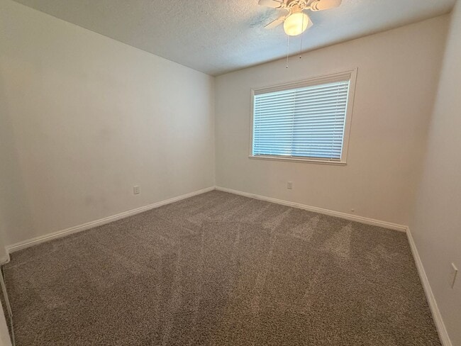 Building Photo - 1133 Willow Tree Dr