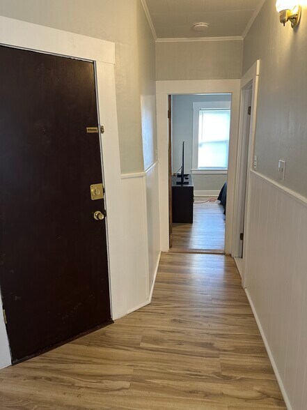 Building Photo - 392 Shaw St