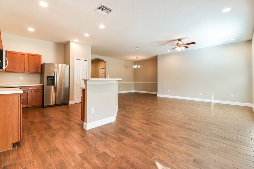 Building Photo - 742 Star Pointe Dr