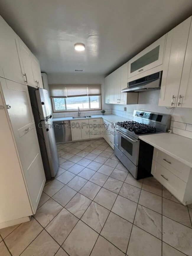 Building Photo - 5029 Fidler Ave