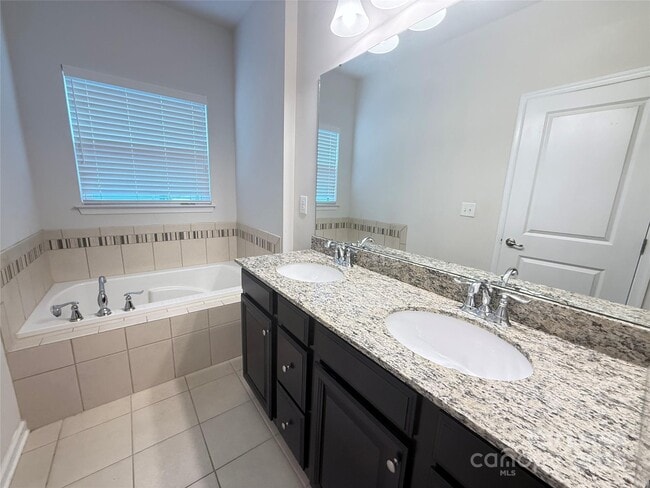 Building Photo - 1543 S Church St