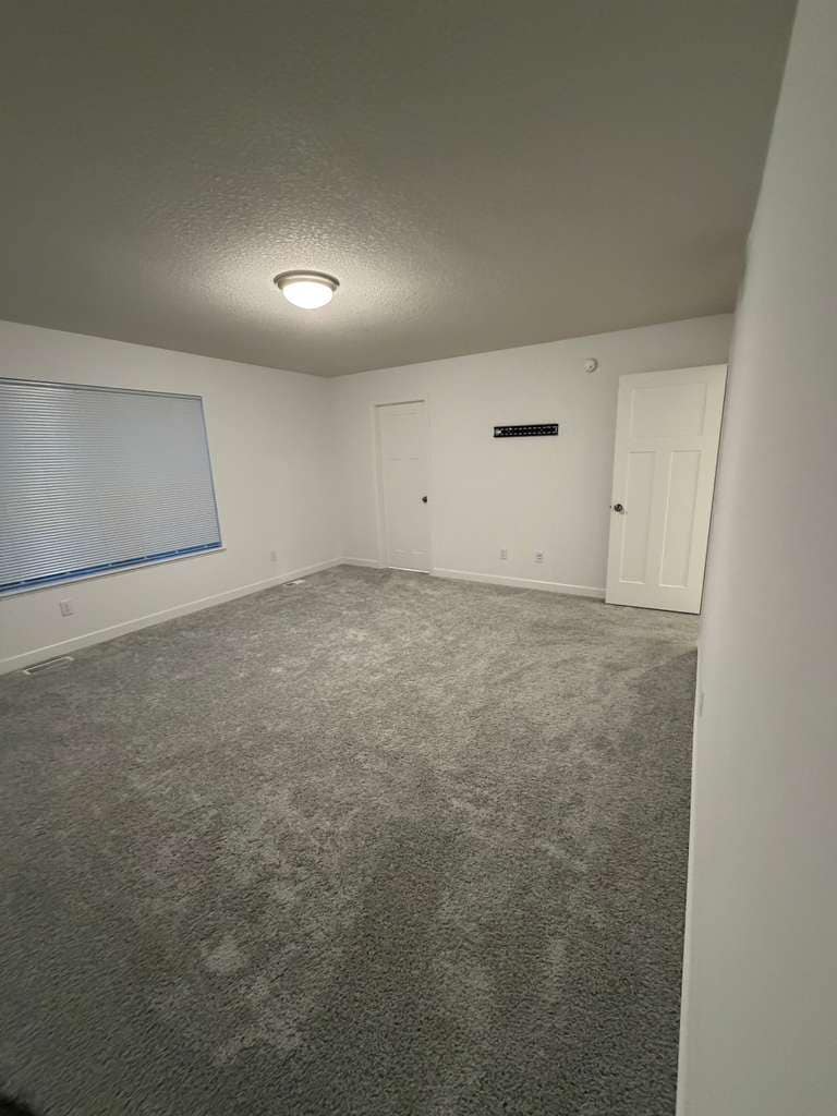 Building Photo - 10604 Heron Ave S