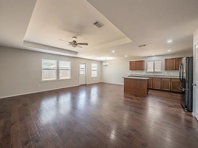 Building Photo - 7525 Berrenda Dr