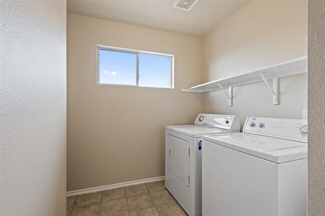 Building Photo - 1617 Anise Dr
