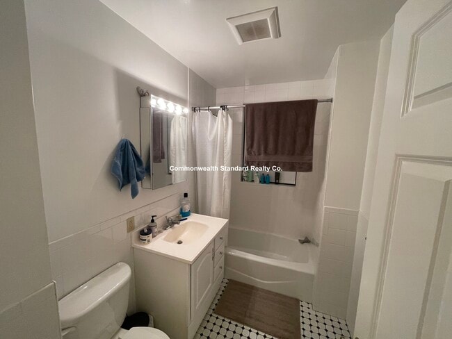 Building Photo - 4 Park Vale Ave