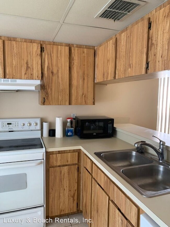 Building Photo - 2 br, 2 bath House - 7140 Parkside Villa  ...