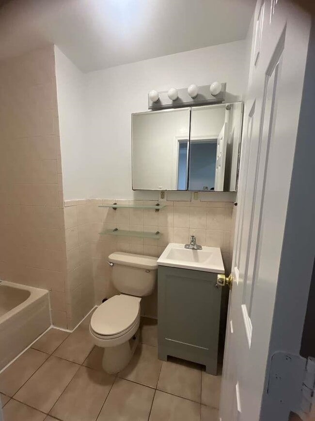 Building Photo - 630 37th St