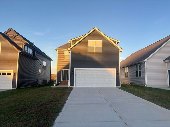 Building Photo - 708 Alban Aly