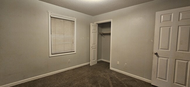 Building Photo - 211 Plantation Rd