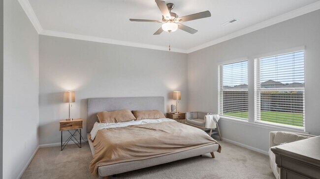 Building Photo - Like-new 4BR/3BA home in desirable St. Cla...