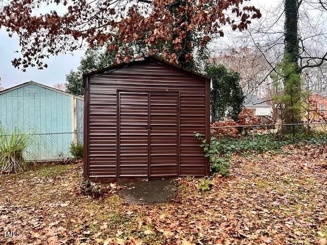Building Photo - 825 Shirley Dr
