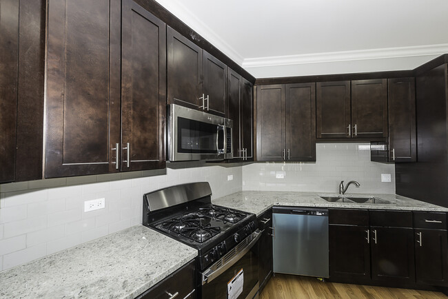 Building Photo - 520 N Western Ave