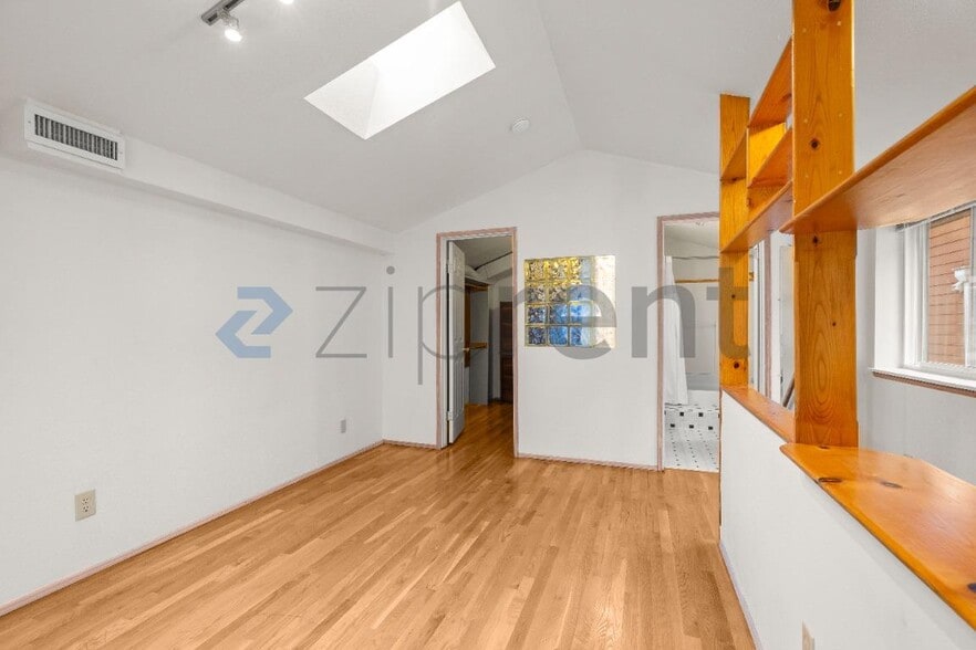 Building Photo - Unit 3