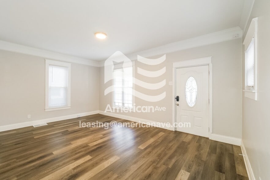 Building Photo - 1055 Ann Ave