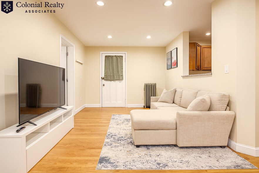 Building Photo - 64 Egmont St