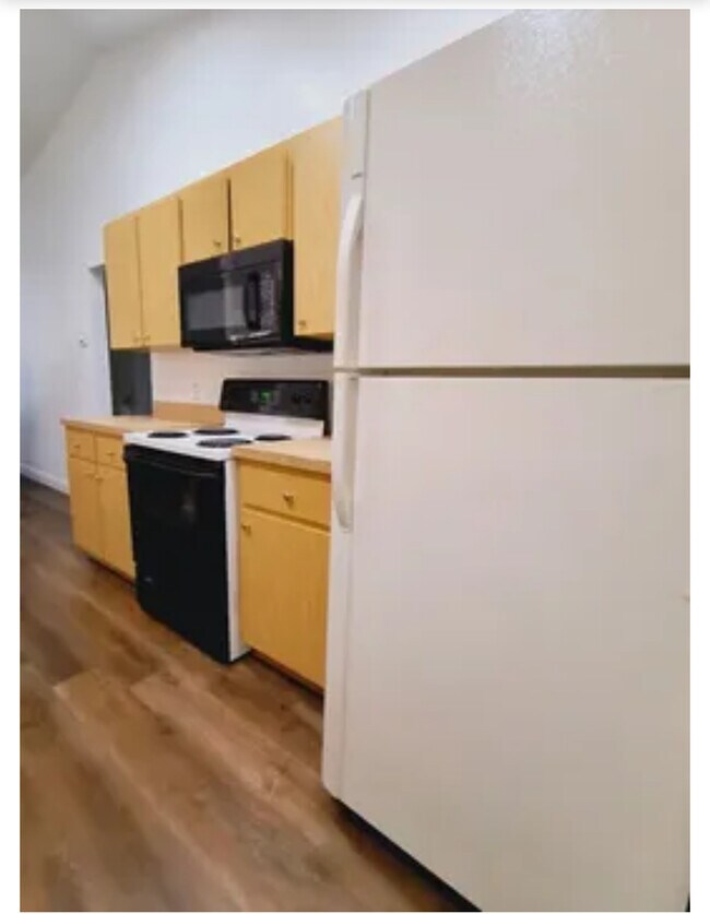 Building Photo - 807 Ware Ave NE