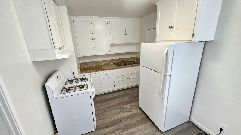 Building Photo - 1120 E Fairview Blvd