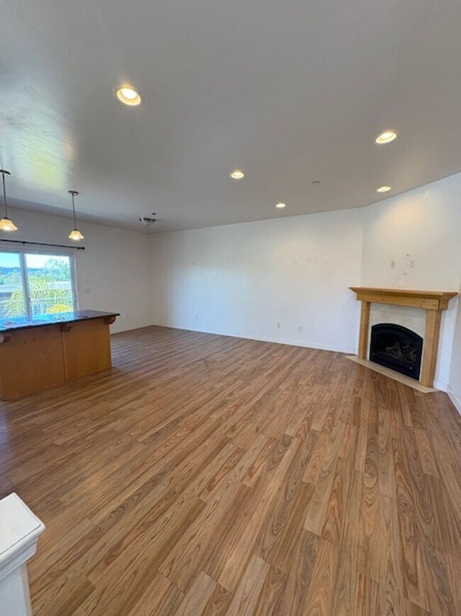 Building Photo - 491 N Chorro St