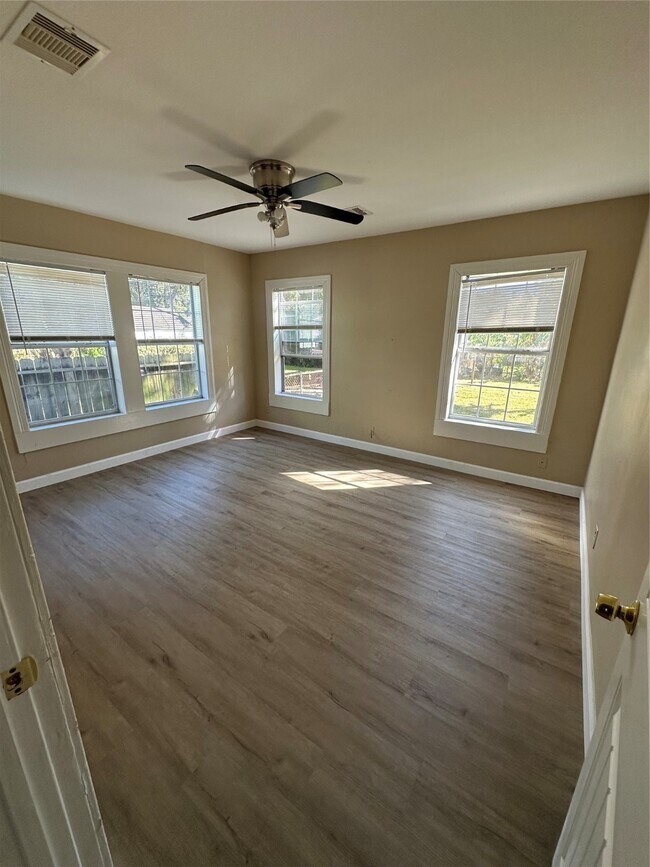 Building Photo - 6908 Moss Rose St