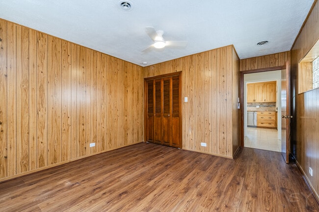 Building Photo - 2334 S 10th Ave