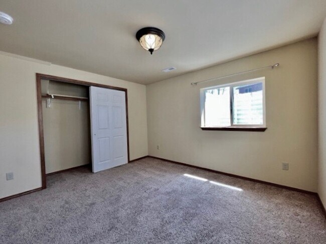Building Photo - 4 Bedroom Home in Pronghorn Glen with Mountain Views