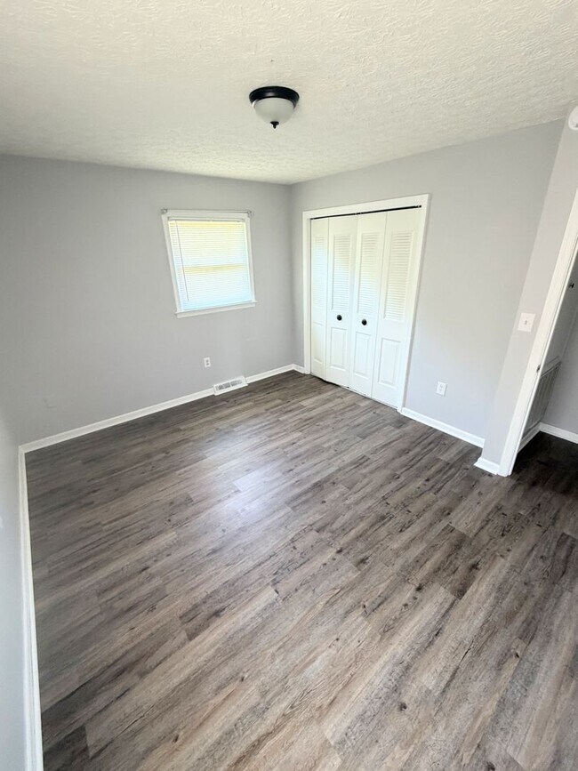 Building Photo - 919 Sandusky Dr