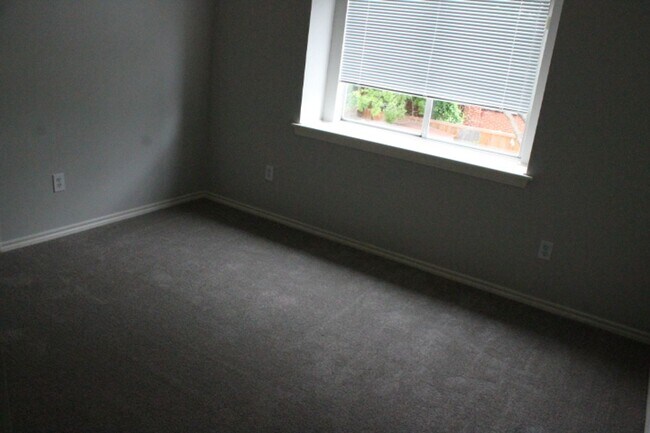 Building Photo - 3623 Rodale Way