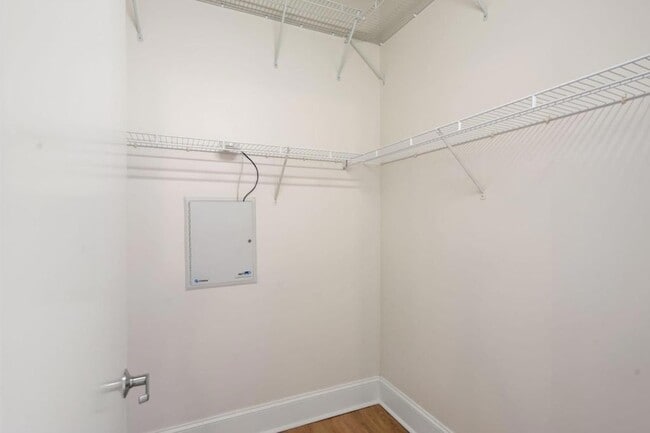 Building Photo - 521 S 7th St