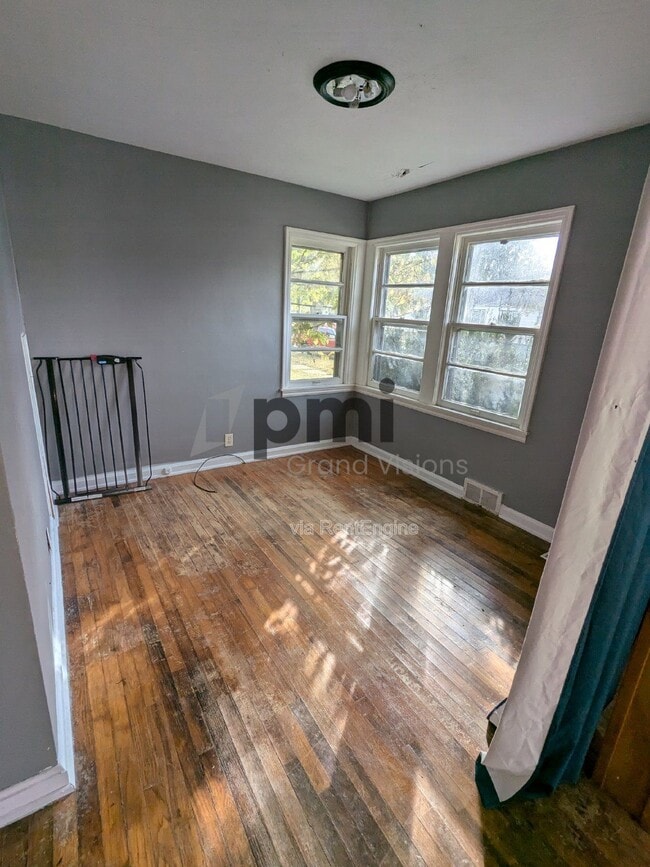 Building Photo - 600 E Jefferson Pl