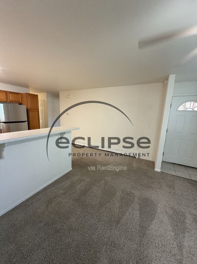 Building Photo - 493 Coronado Way
