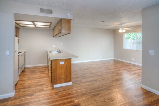 Building Photo - Greenwood Estates has an Excellent 2 Bedroom, 1.5 Bath Townhouse with a Backyard and Garage!