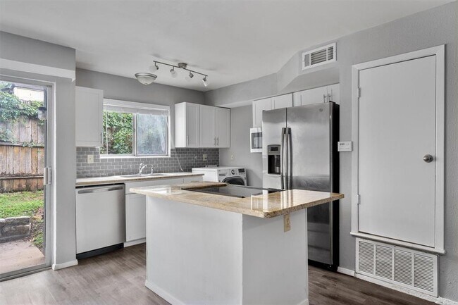 Building Photo - 3415 Menchaca Rd