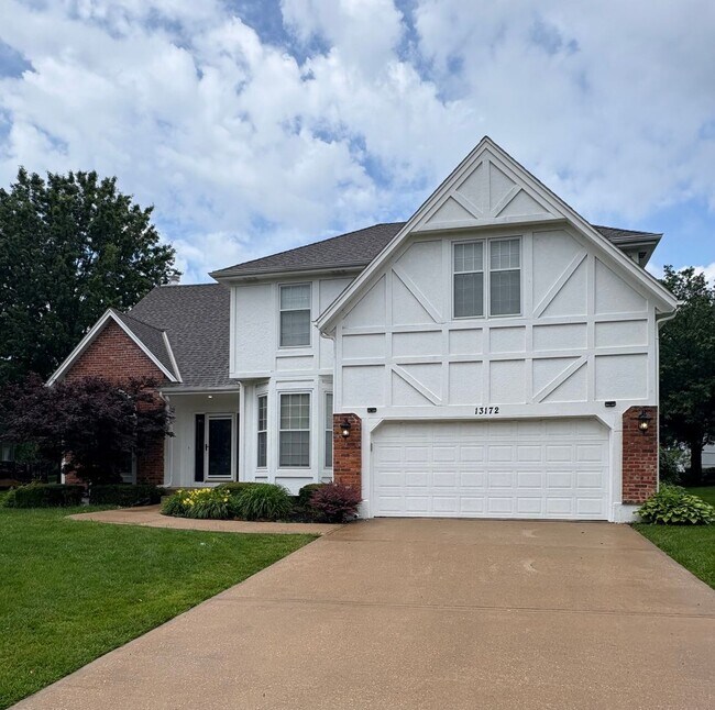 Building Photo - 4 bed/4.5 bath Overland Park Home w/seasonal Pool/Park/Trail in Blue Valley!!