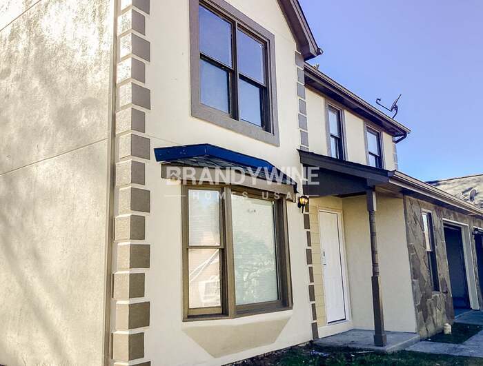 Primary Photo - 1577 Linksview Close