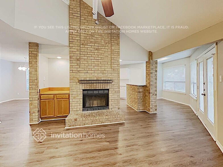 Building Photo - 2414 Claremont Dr