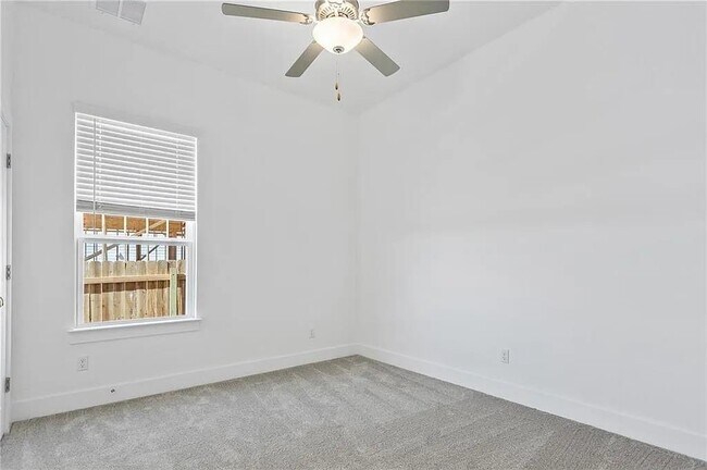 Building Photo - 135 Horseshoe Cove