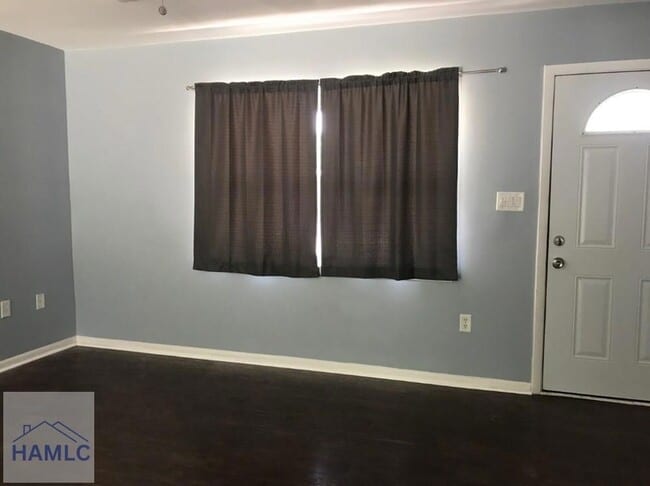 Building Photo - 454 Elm St
