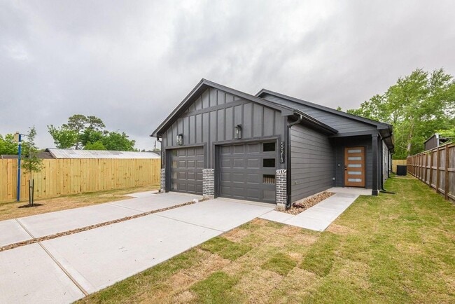 Building Photo - 5921 Mountwood St