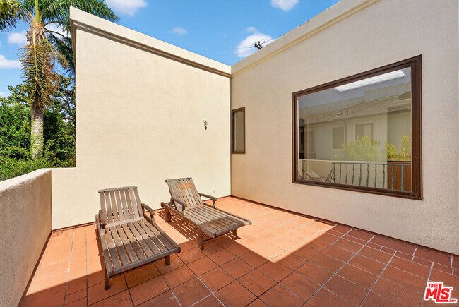 Building Photo - 16015 W Northfield St