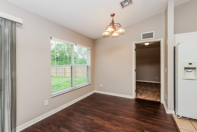 Building Photo - 2601 Darlene Pl