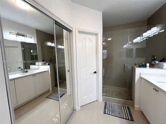 Building Photo - 11562 NW 80th St